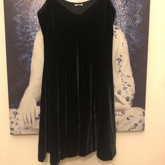Black Velvet Dress - Picture 2 of 2